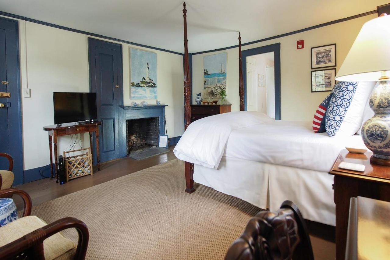 James Pharmacy Bed And Breakfast Old Saybrook Bagian luar foto